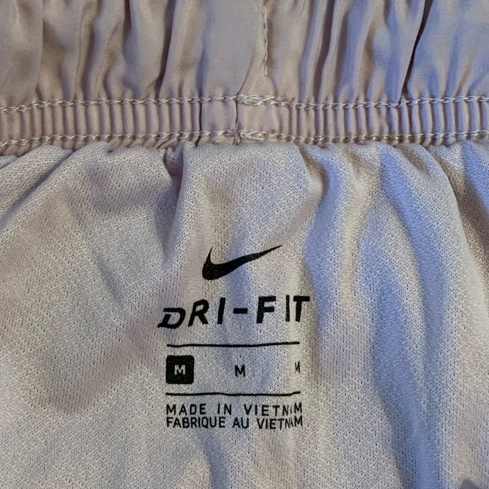 Women’s Nike Dri-Fit Shorts Sz Medium in Pink - Picture 3 of 3